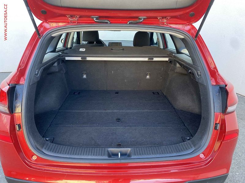 Hyundai i30 (2018) 1.0 T-GDi, Comfort - fotka 7 z 19