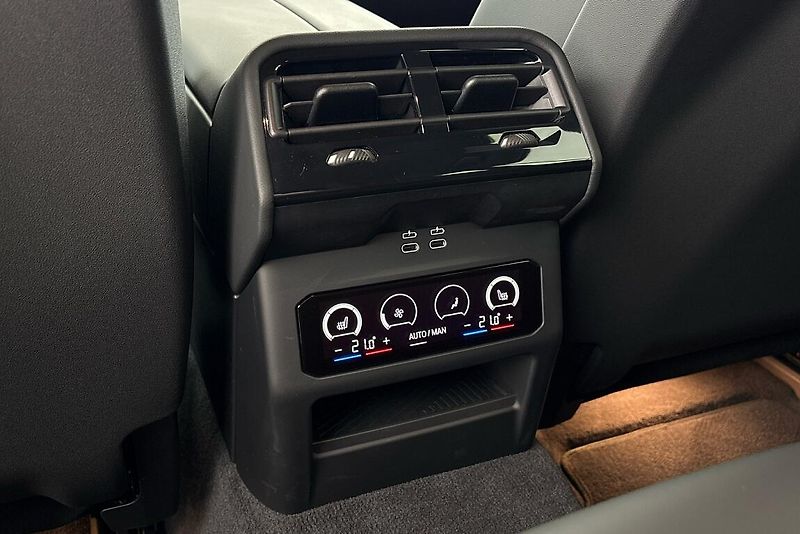 BMW Řada 5 540d xDrive Touring - fotka 23 z 24