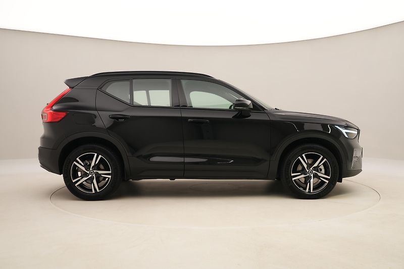 Volvo XC40 (2026) B3 AUT DARK PLUS - fotka 12 z 60