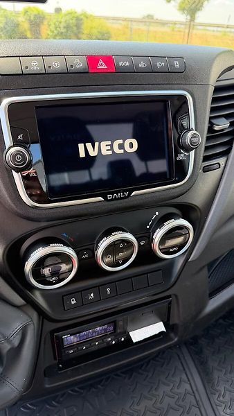 Iveco Daily 50C18HA8 - ŘP sk. B, 6,1 m - fotka 11 z 12