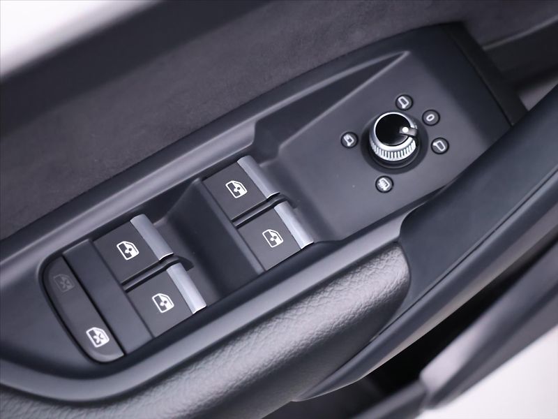 Audi Q5 3,0 50TDI 210kW S-line quattro - fotka 16 z 36