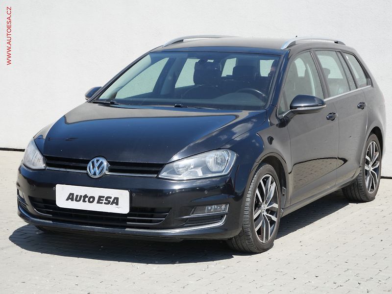 Volkswagen Golf (2015) 1.6TDi, ČR, DSG, park.asist - fotka 3 z 23