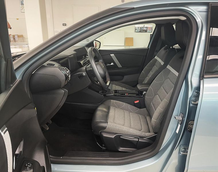 Citroën C4 1.2 PT, 96 kW, FEEL, ČR, 1.MAJ - fotka 9 z 27