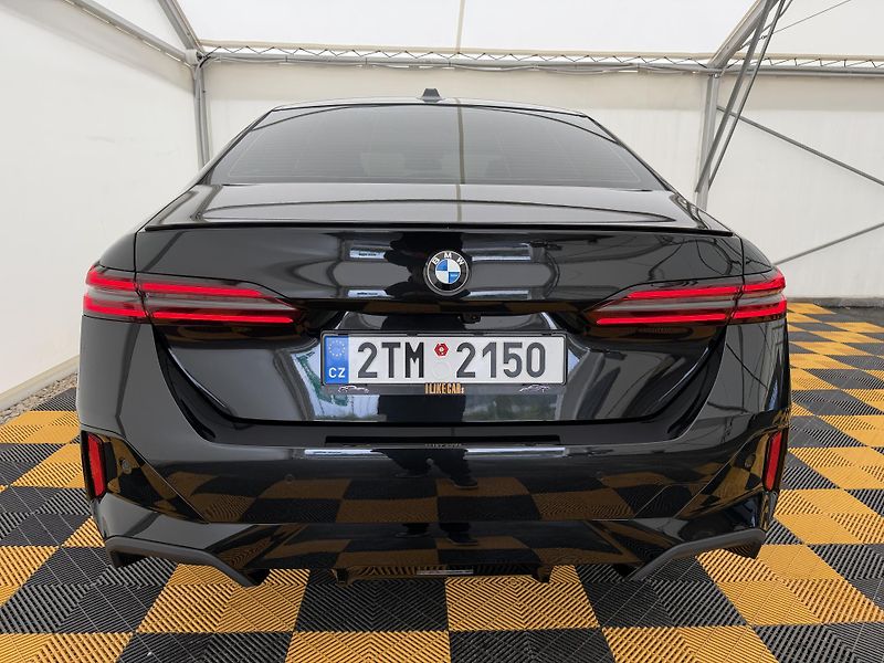 BMW Řada 5 520d*145kw*4x4*DPH*M-Paket* - fotka 6 z 49