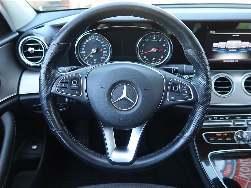 Mercedes-Benz Třídy E (2016) E 200, Automat, Kůže, Navi - fotka 18 z 19