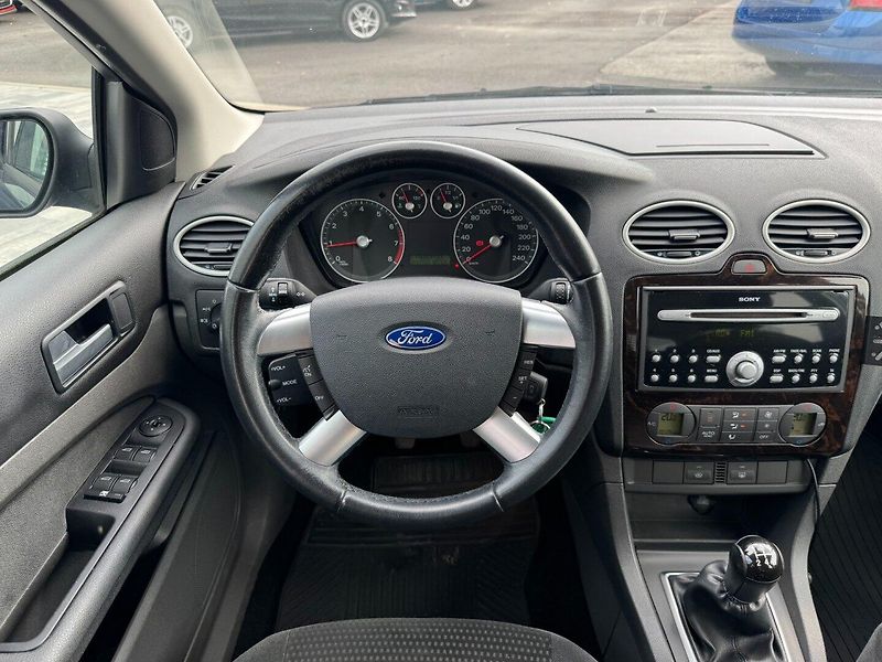 Ford Focus (2007) Ghia 2.0i 107kW - fotka 14 z 30