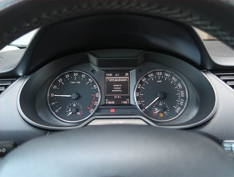 Škoda Octavia (2014) 1.6 TDI, Navi, Xenony - fotka 11 z 19