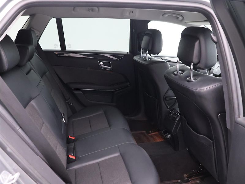 Mercedes-Benz Třídy E 3,0 350CDI 170kW Avantgarde - fotka 16 z 40