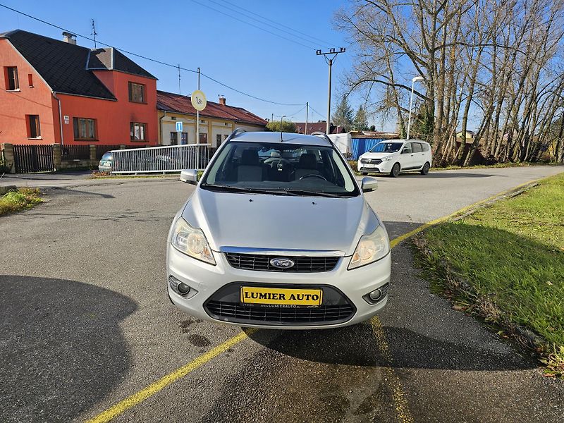 Ford Focus (2011) 1.6i, KLIMA - fotka 8 z 19