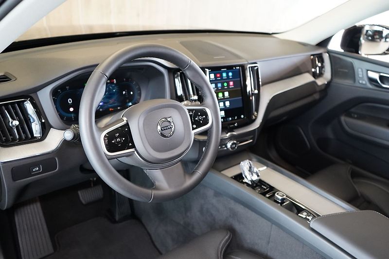 Volvo XC60 B5 AWD Plus Dark, Ventilace - fotka 16 z 46