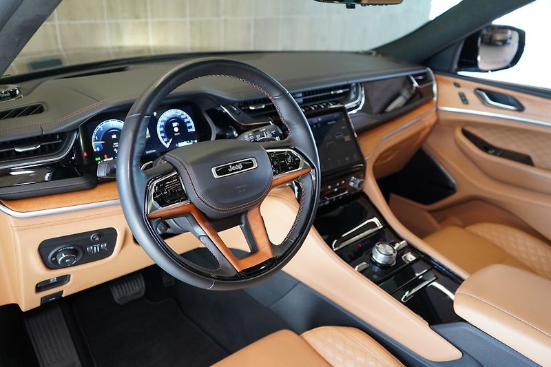 Jeep Grand Cherokee Summit Reserve L - fotka 16 z 71