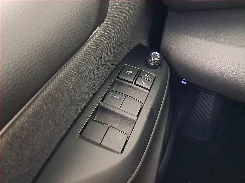 Toyota Yaris (2021) 1.5 VVT-i Hybrid, Automat, ČR - fotka 16 z 17