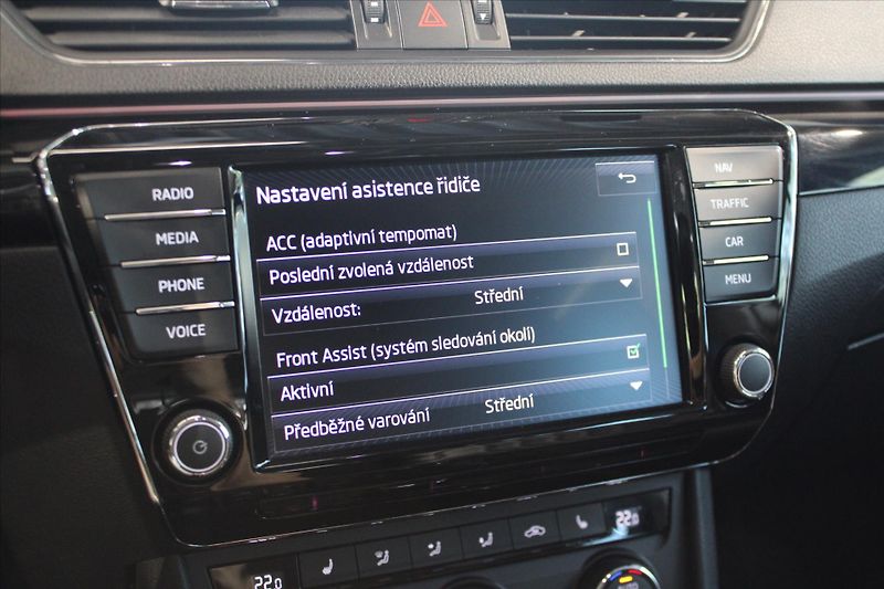 Škoda Superb TDi DSG 4x4 L&K ACC/Canton - fotka 20 z 31