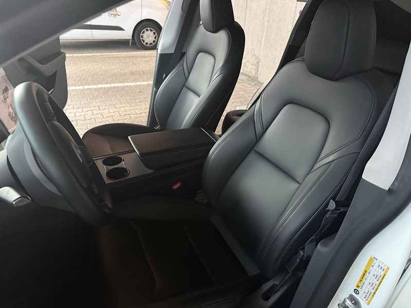 Tesla Model Y (2024) RWD | ČR | 1. maj. | ZÁRUKA - fotka 19 z 23