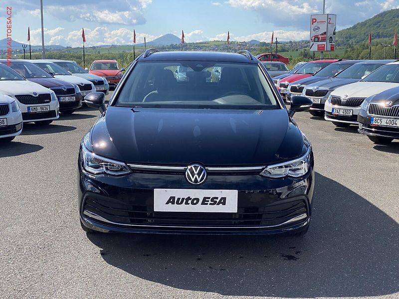 Volkswagen Golf (2023) 1.5TSi, ČR, LED, kamera - fotka 2 z 15