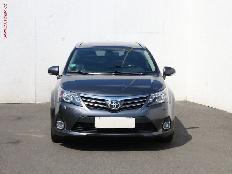 Toyota Avensis (2015) 2.0 D - fotka 2 z 3