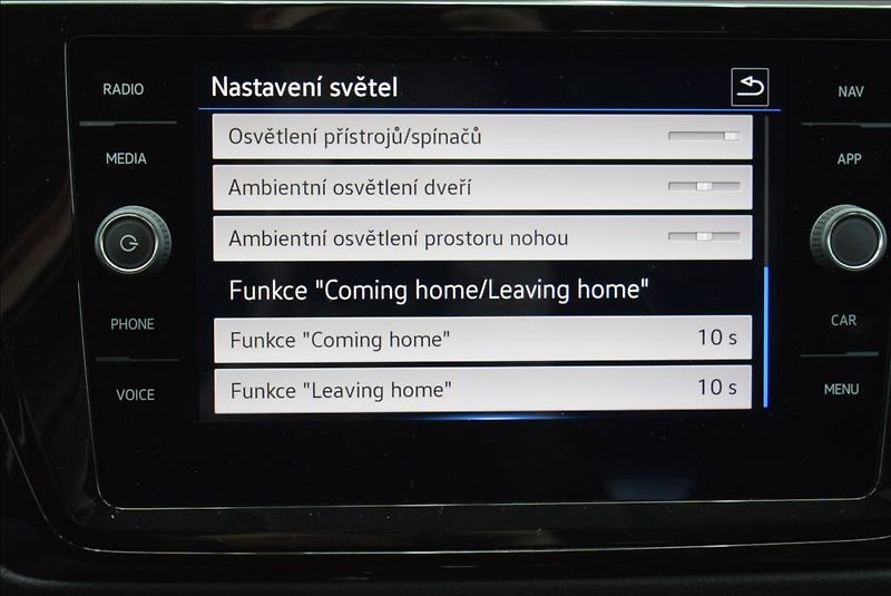 Volkswagen Touran 2,0 TDi, 7-míst,DSG,NAVI,KŮŽE, - fotka 28 z 41