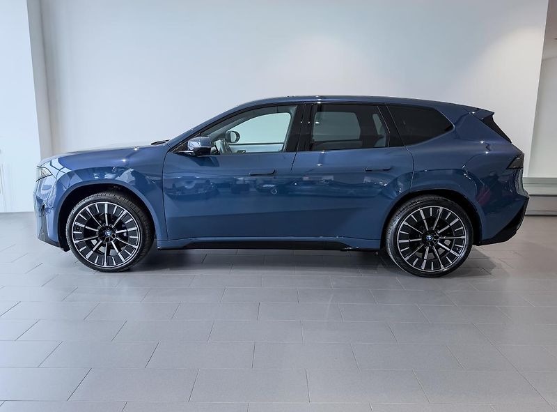 BMW iX3 50 xDrive - fotka 3 z 8