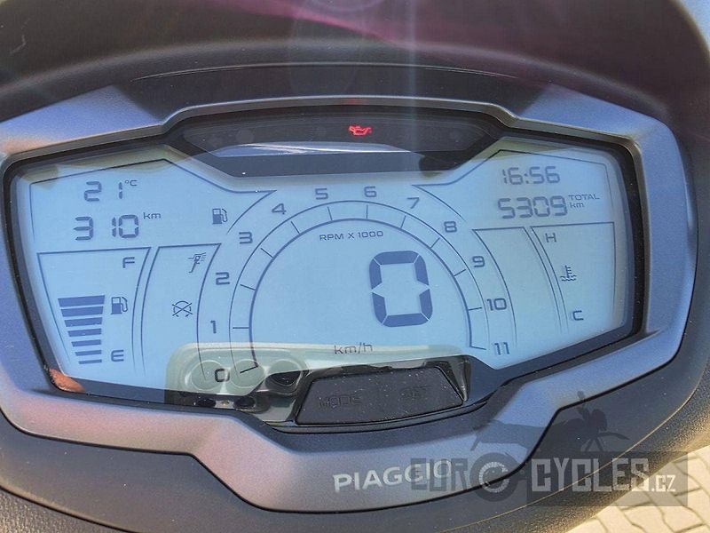 Piaggio Beverly 400 (2022) - fotka 9 z 16