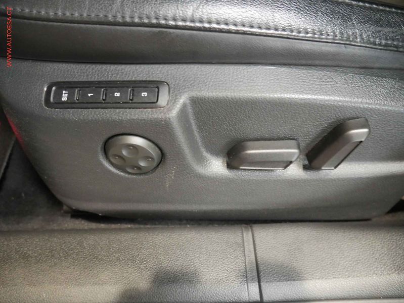 Škoda Superb (2014) 2.0TDi, 1.maj, Navi, xenon - fotka 16 z 19