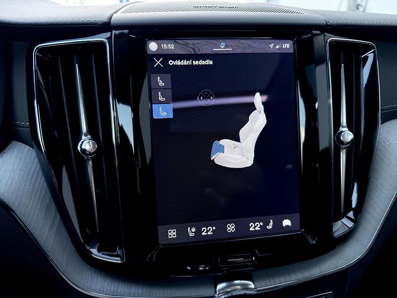 Volvo XC60 T8 AWD RECH.*ULTRA DARK + kola - fotka 35 z 62