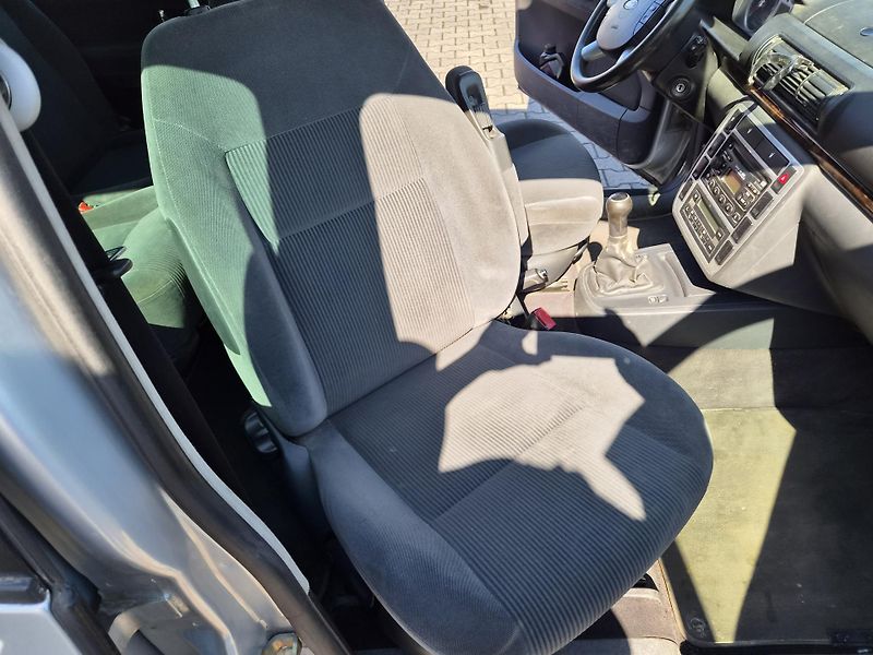 Ford Galaxy 1,9 TDI - fotka 9 z 11