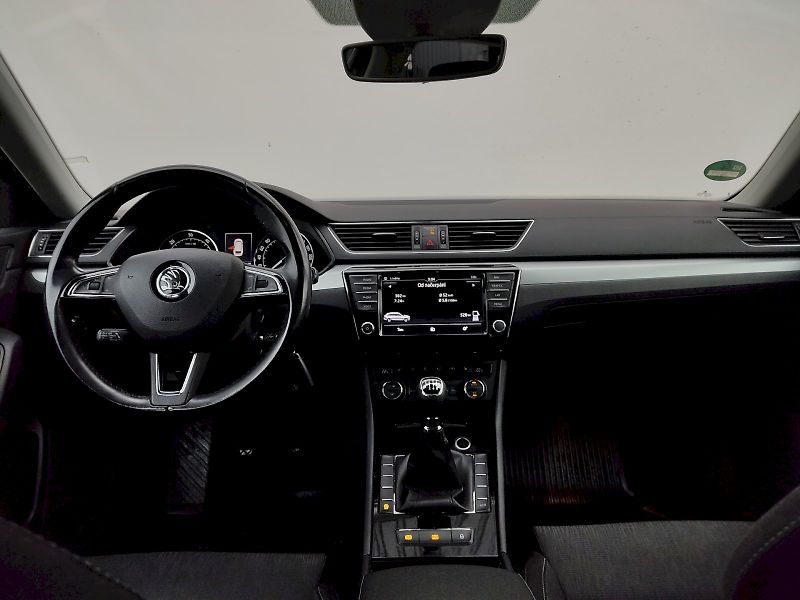 Škoda Superb (2015) Combi Ambition Business  2,0 T - fotka 5 z 36