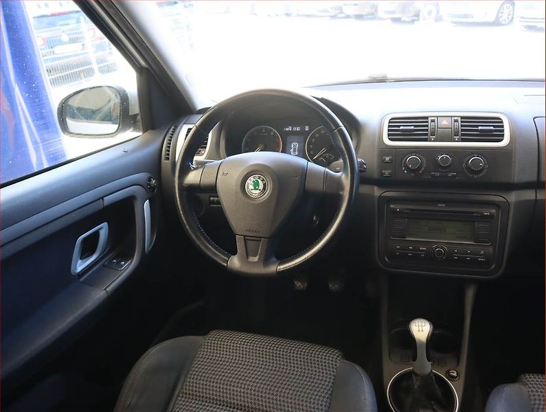 Škoda Roomster (2007) 1.6 16V, Park. senzory - fotka 7 z 16