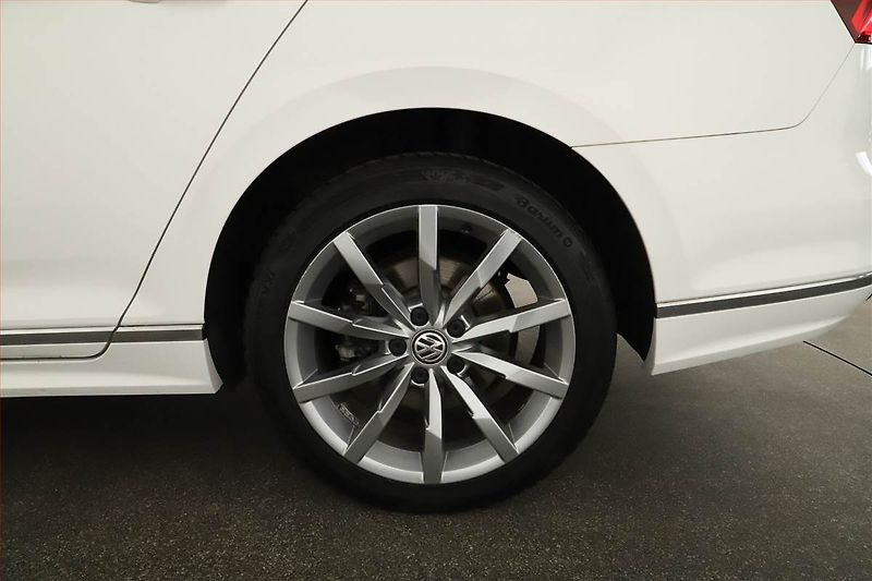 Volkswagen Passat (2018) Highline 2.0 TDI, Automat, ČR - fotka 12 z 18