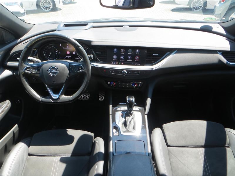 Opel Insignia 2,0 GSi 4x4 Sports Tourer AWD - fotka 31 z 31