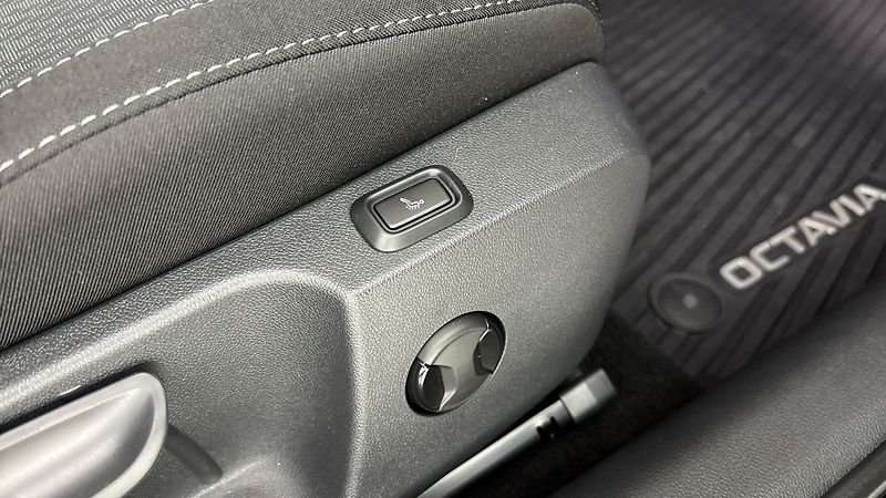 Škoda Octavia 2.0 TDI DSG Style - fotka 22 z 28