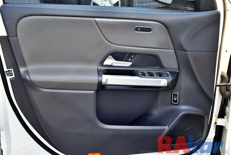Mercedes-Benz EQB 300 4Matic - fotka 5 z 30