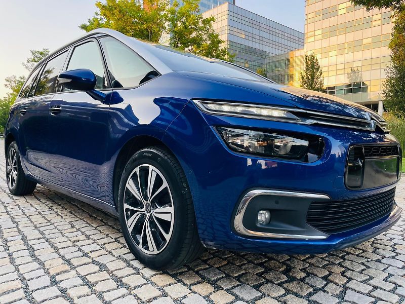 Citroën Grand C4 Picasso 2.0HDi MANUÁL 7MÍST SENZORY - fotka 9 z 46