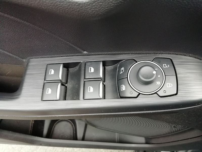 Ford Kuga ST-Line X 2.5 Duratec Hybrid P - fotka 16 z 20