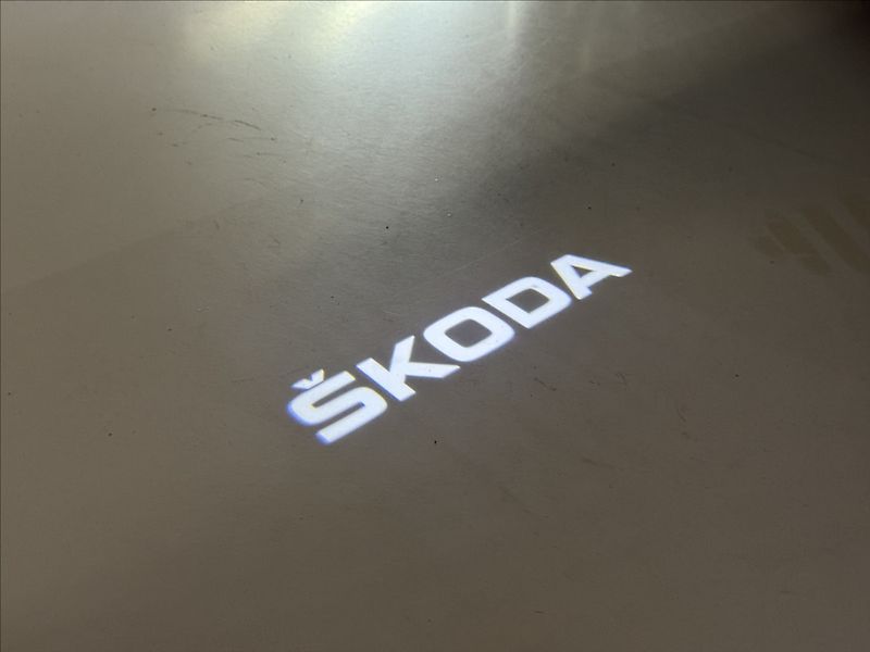 Škoda Karoq 1,5 TSi  DSG Sportline Kessy L - fotka 48 z 49
