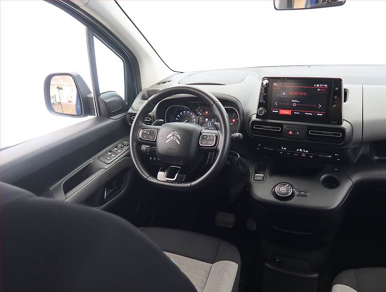 Citroën Berlingo (2020) Feel 1.2 PureTech, 7Míst, 1Maj - fotka 7 z 25
