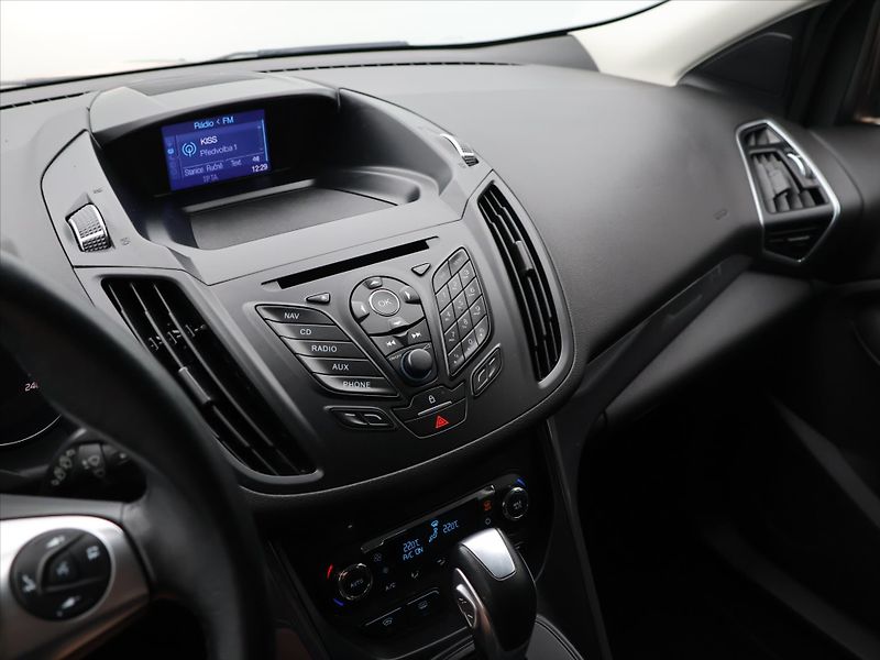 Ford Kuga 2,0 TDCi 132 kW 4x4 - fotka 16 z 28