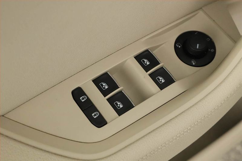 Škoda Superb (2020) iV 1.4 TSI PHEV, ČR, AUTOMAT - fotka 19 z 25