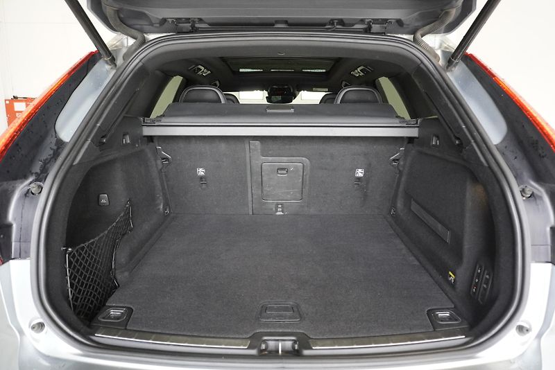 Volvo XC60 D5 AWD AUT. INSCRIPTION - fotka 10 z 40