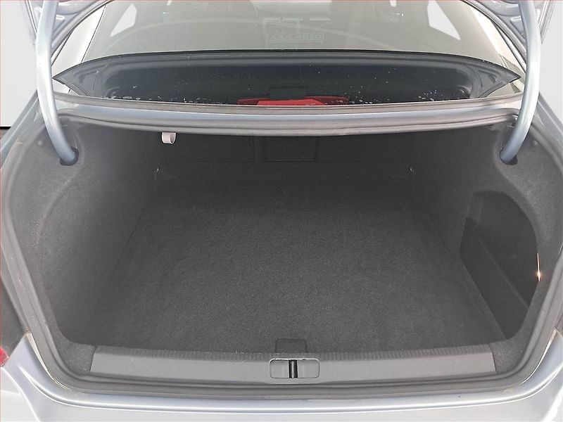 Volkswagen Passat CC (2010) 2.0 TDI, Navi, Xenony - fotka 13 z 24