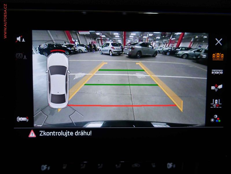 Škoda Superb (2017) 2.0 Tsi 4x4, ČR, DSG, navi - fotka 14 z 26