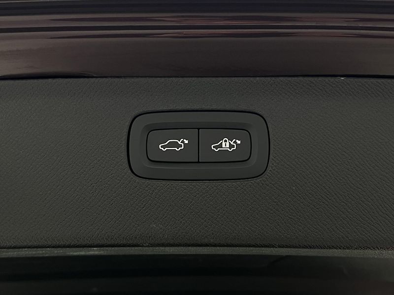 Volvo XC90 T8 AWD RECHARGE BRIGHT PLUS - fotka 55 z 56