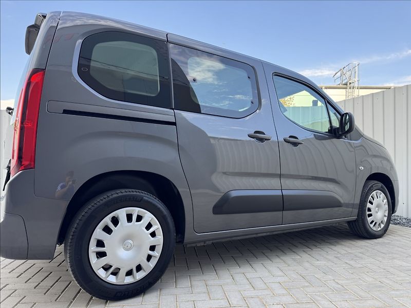 Opel Combo 1,2 T LIFE DPH tažné 1.maj ČR - fotka 18 z 50