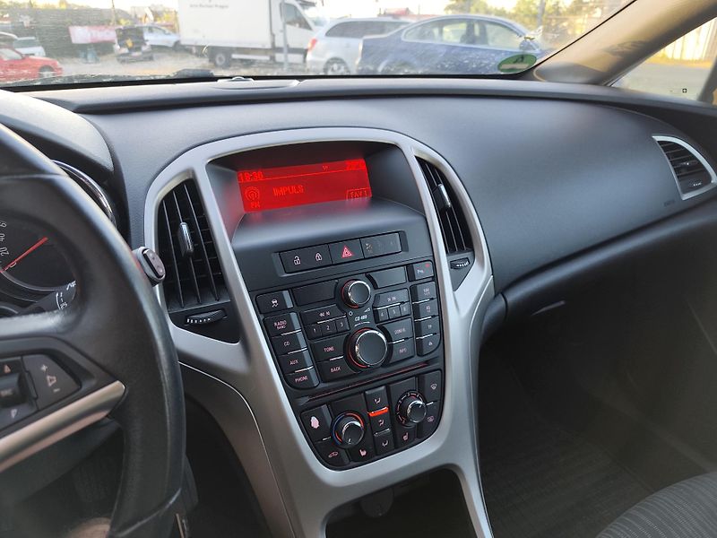 Opel Astra 1.6i  - fotka 12 z 17