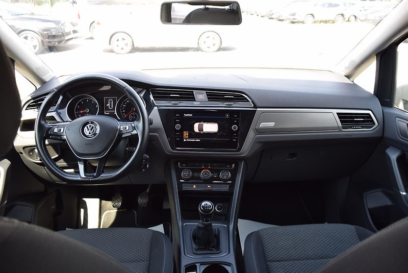 Volkswagen Touran (2019) 1.5TSI 110kw CLBMT 7MÍST TAŽNÉ - fotka 19 z 46