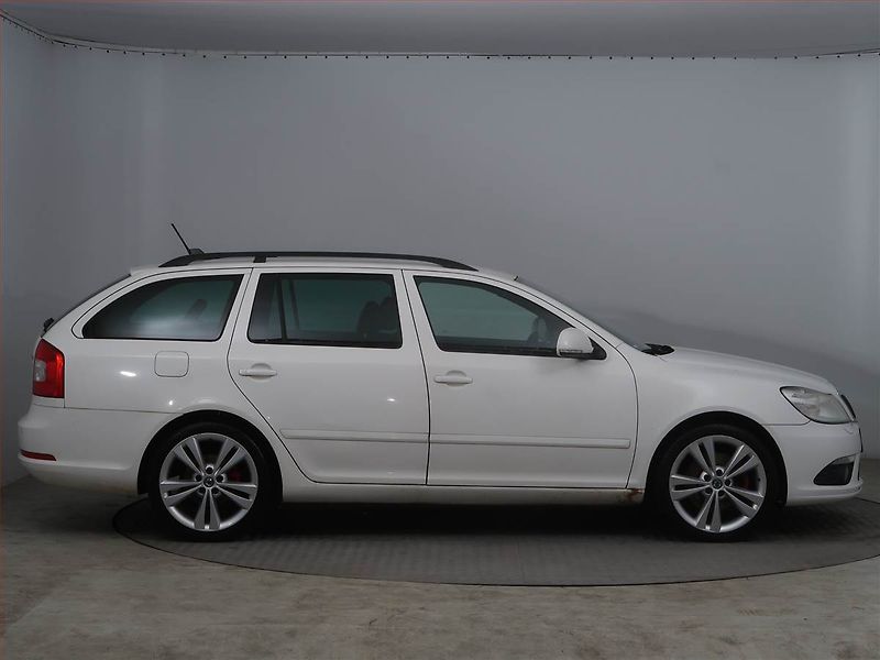 Škoda Octavia (2011) RS 2.0 TDI, Navi, Xenony - fotka 6 z 13