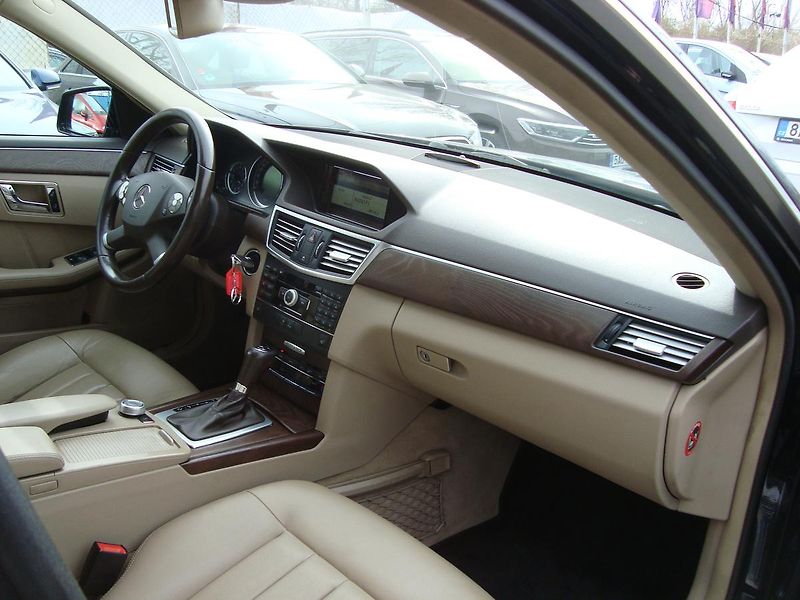 Mercedes-Benz Třídy E (2009) 250CDi,AUT,ČR, 1.Maj.Servis.kn - fotka 27 z 52