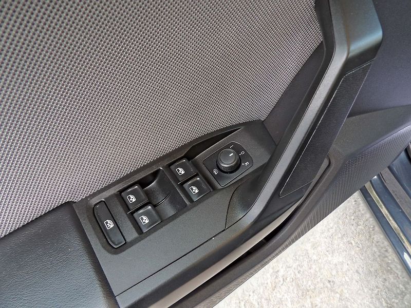 Seat Leon 2.0TDI 110kW DSG Rezervováno - fotka 22 z 34