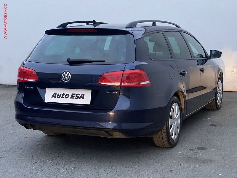 Volkswagen Passat (2014) 1.6 TDi, AC, výhřev sed - fotka 4 z 15
