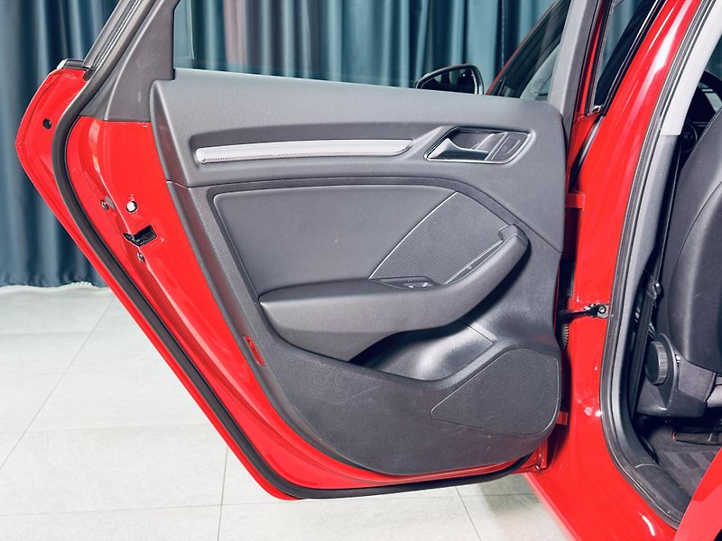 Audi A3 (2019) SPORTBACK*110kw*35TDI* - fotka 29 z 33